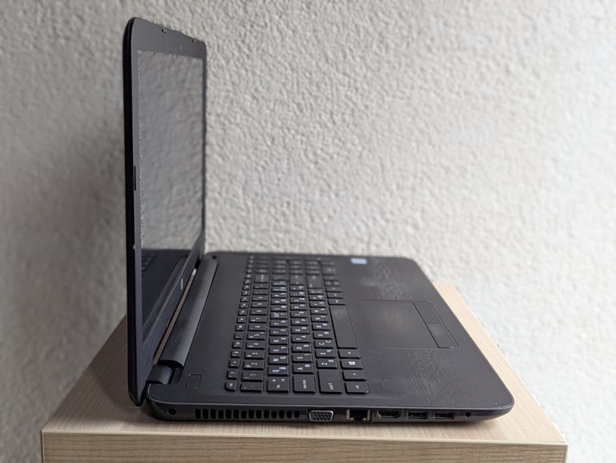 Уцінка! Ноутбук Б/В HP 250 G5, Intel Core i5-6200U, DDR4 8 GB, SSD 128GB, 15.6" Full HD