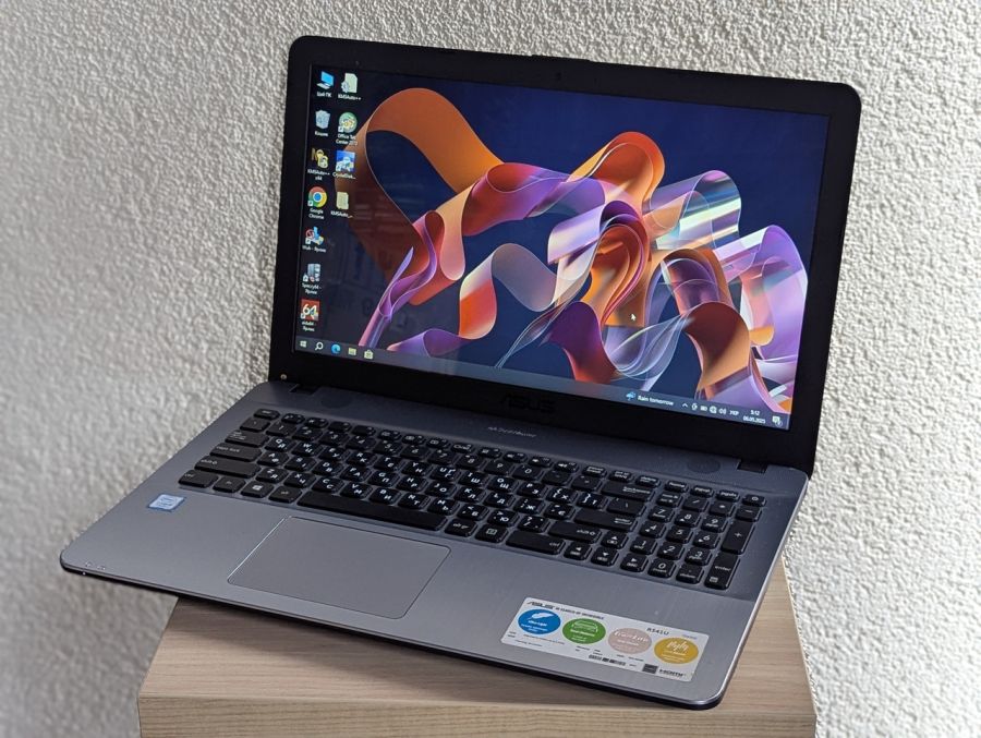 Уцінка! Ноутбук Б/В ASUS Vivobook X541U, Intel Core i5-7200U, DDR4 12 GB, SSD 128GB, 15.6" HD