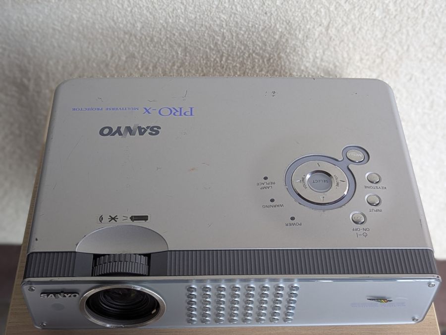 Б/В Проєктор SANYO plc-se20a