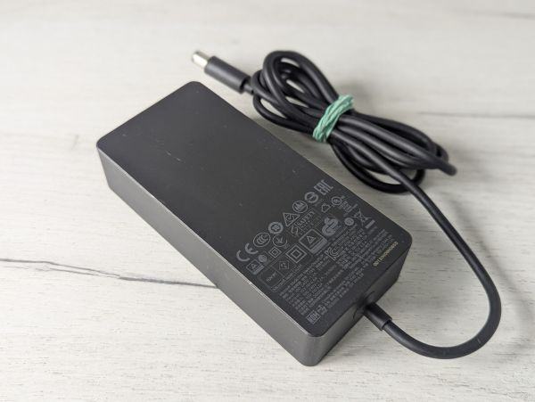 Б/В Microsoft surface 1749 90W 7.4x5.0