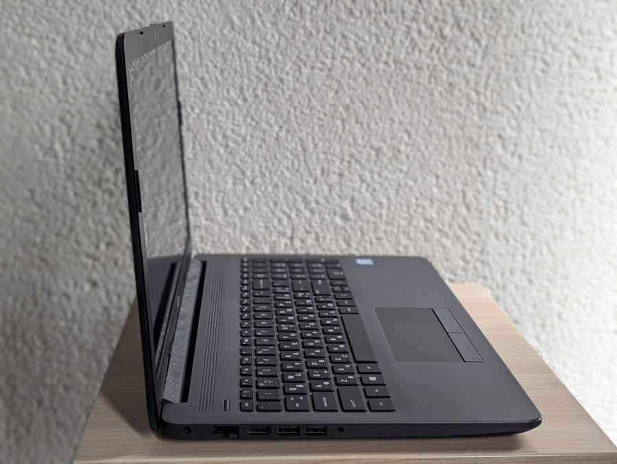 Уцінка! Ноутбук Б/В HP Notebook 250 G7, Intel Core i3-7020U, DDR4 8 GB, SSD 128GB, 15.6" HD