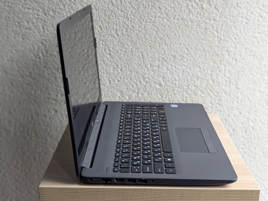 Уцінка! Ноутбук Б/В HP Notebook 250 G7, Intel Core i3-7020U, DDR4 8 GB, SSD 128GB, 15.6" Full HD
