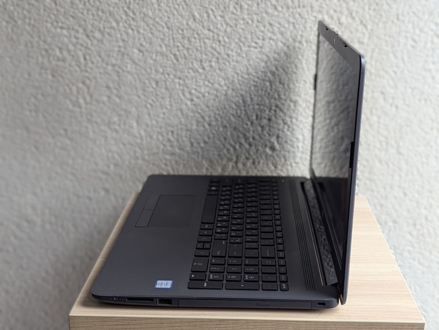 Уцінка! Ноутбук Б/В HP Notebook 250 G7, Intel Core i3-7020U, DDR4 8 GB, SSD 128GB, 15.6" Full HD