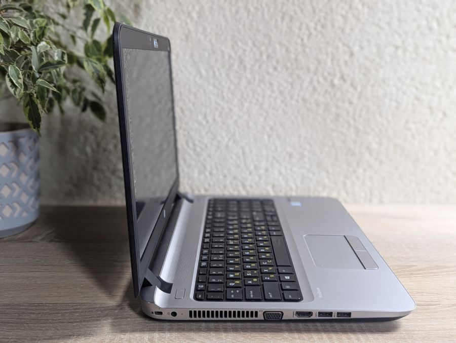 Уцінка! Ноутбук Б/В HP ProBook 450 G3, Intel Core i5-6200U, DDR3 8 GB, SSD 128GB, AMD Radeon R7 M340 2Gb, 15.6" Full HD