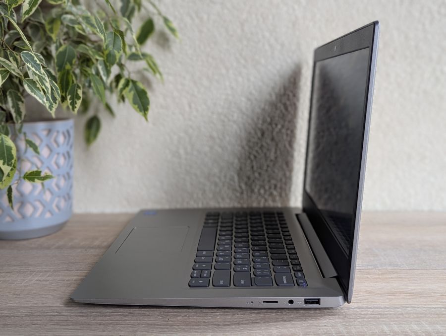 Ноутбук Б/В Lenovo S130-14IGM, Intel Celeron N4000, DDR4 4 GB, SSD 58GB, 14" Full HD