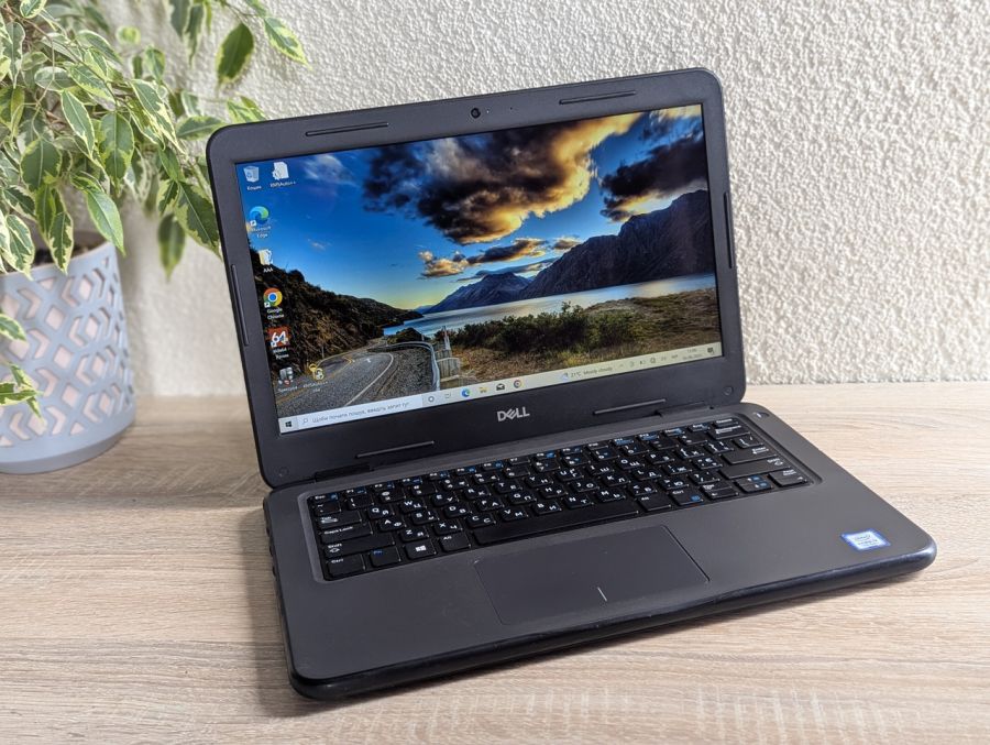 Ноутбук Б/В Dell Latitude 3300, Intel Core i3-7020U, DDR4 8 GB, SSD 128GB, 13" Full HD Сенсор
