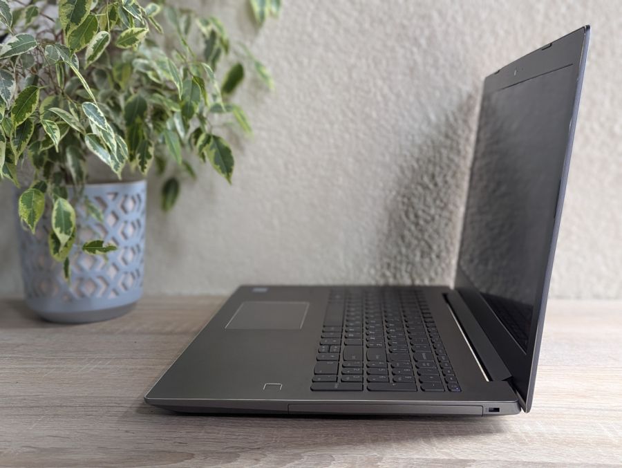 Уцінка! Ноутбук Б/В Lenovo IdeaPad 520-15IKB, Intel Core i7-8550U, DDR4 8 GB, SSD 128GB, 15.6" Full HD