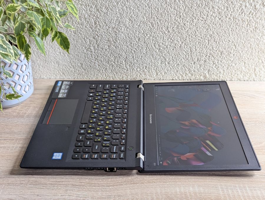 Уцінка! Ноутбук Б/В Lenovo E31-80, Intel Core i5-6200U, DDR3 8 GB, SSD 128GB, 13.3" HD