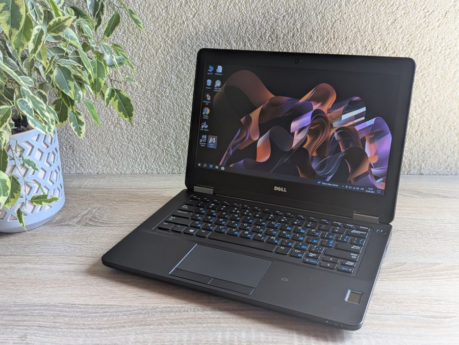 Ноутбук Б/В Dell Latitude E5270, Intel Core i5-6200U, DDR4 16 GB, SSD 256GB, 12" HD