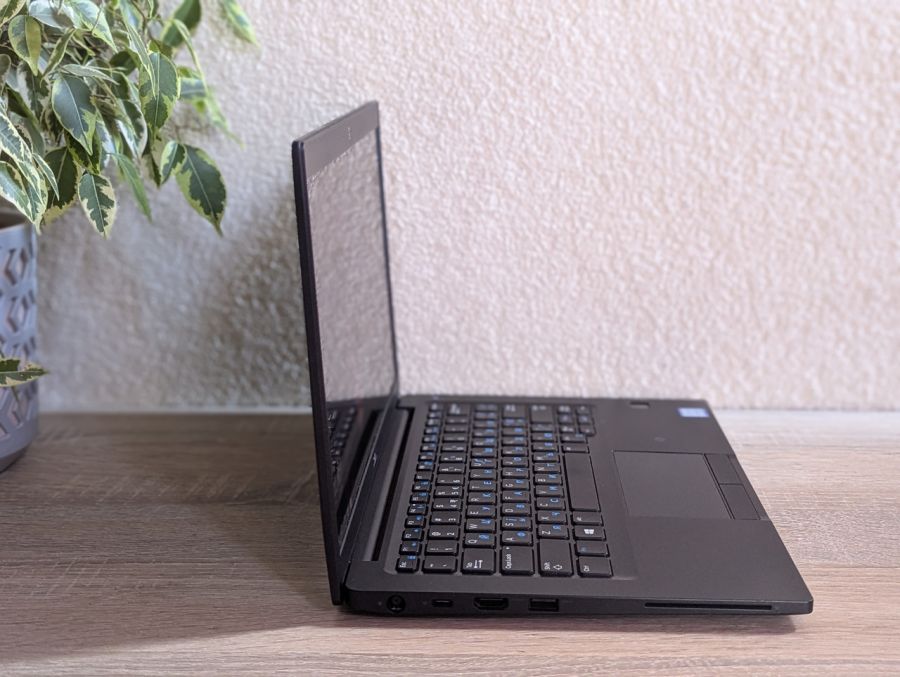Уцінка! Ноутбук Б/В Dell Latitude 7390, Intel Core i5-7300U, DDR4 8 GB, SSD 128GB, 13" Full HD