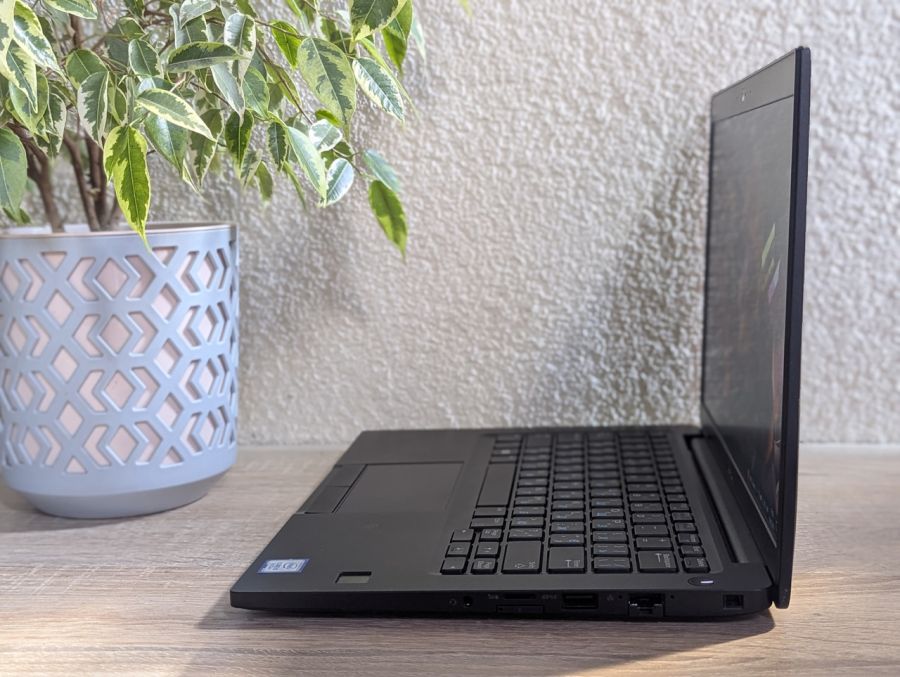 Ноутбук Б/В Dell Latitude 7390, Intel Core i5-7300U, DDR4 8 GB, SSD 128GB, 13" Full HD