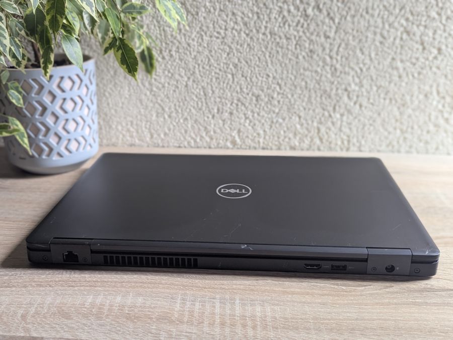 Уцінка! Ноутбук Б/В Dell Latitude 5590, Intel Core i5-8350U, DDR4 16 GB, SSD 256GB, NVIDIA GeForce MX130 2 Gb, 15.6" Full HD