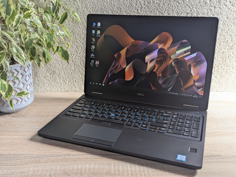 Уцінка! Ноутбук Б/В Dell Latitude 5590, Intel Core i5-8350U, DDR4 16 GB, SSD 256GB, NVIDIA GeForce MX130 2 Gb, 15.6" Full HD