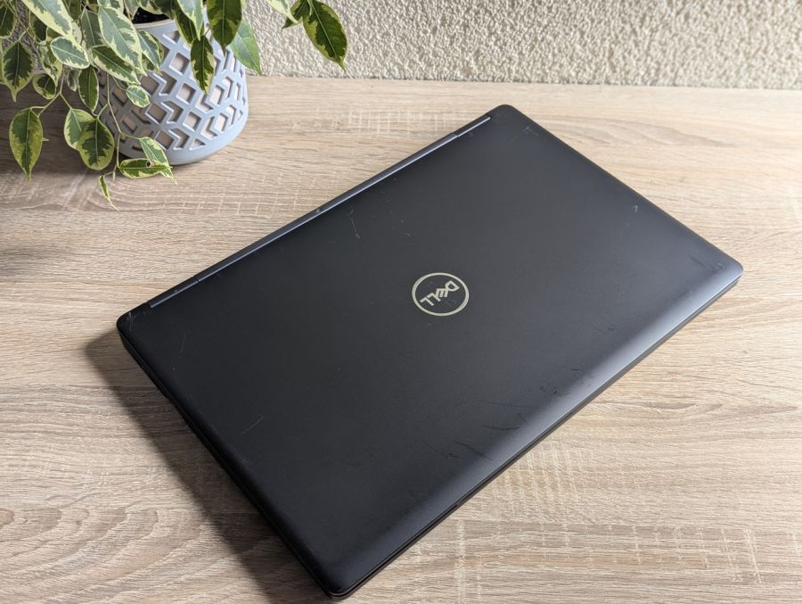 Уцінка! Ноутбук Б/В Dell Latitude 5590, Intel Core i5-8350U, DDR4 16 GB, SSD 256GB, NVIDIA GeForce MX130 2 Gb, 15.6" Full HD