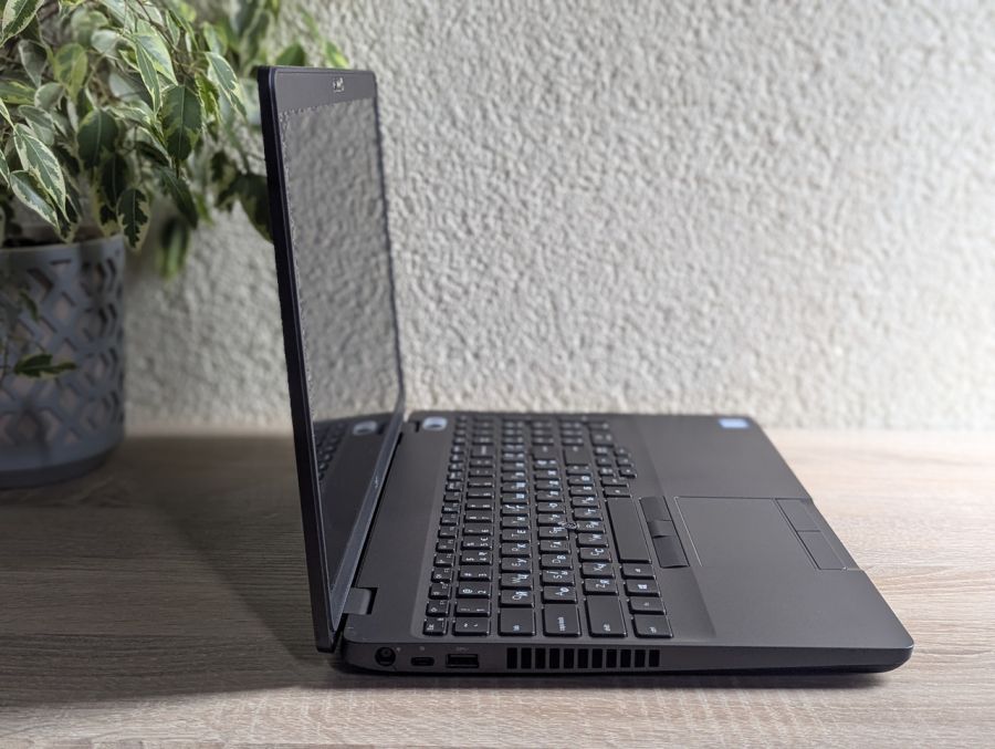 Ноутбук Б/В Dell Latitude 5500, Intel Core i7-8665U, DDR4 16 GB, SSD 256GB, 15.6" Full HD