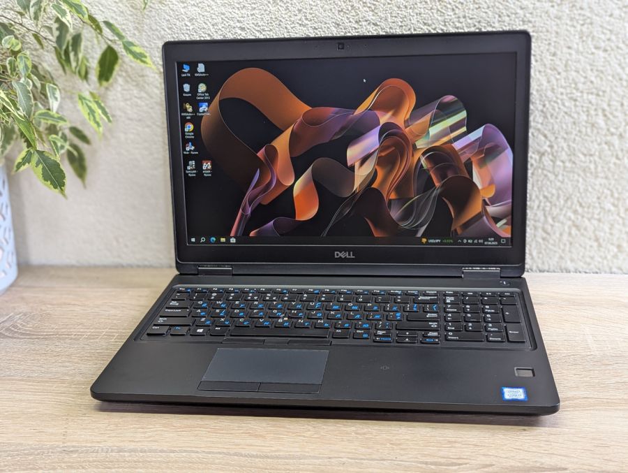 Уцінка! Ноутбук Б/В Dell Latitude 5590, Intel Core i7-8650U, DDR4 8 GB, SSD 128GB, 15.6" Full HD
