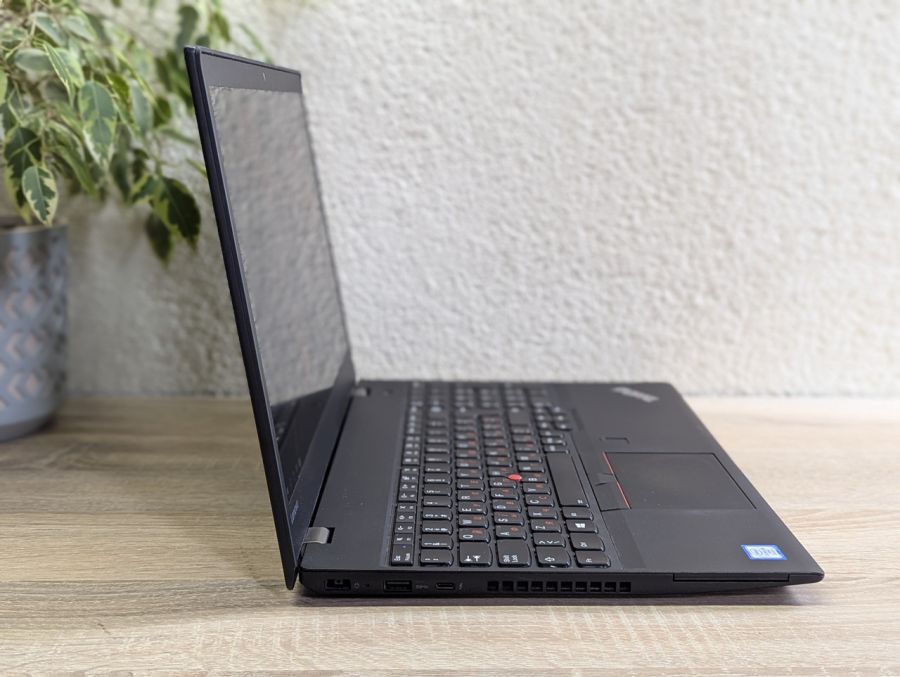 Уцінка! Ноутбук Б/В Lenovo ThinkPad T570, Intel Core i5-7300U, DDR4 8 GB, SSD 256GB, 15.6" Full HD