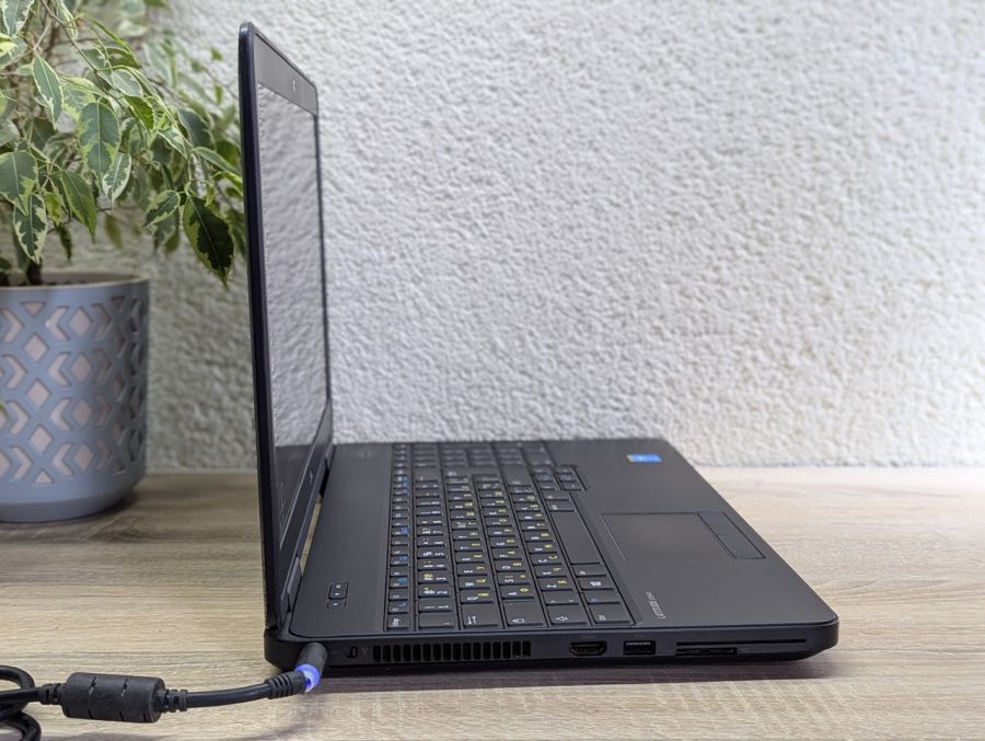 Уцінка! Ноутбук Б/В Dell Latitude E5540, Intel Core i5-4310U, DDR3 8 GB, SSD 128GB, GT 720M 2Gb, 15.6" Full HD