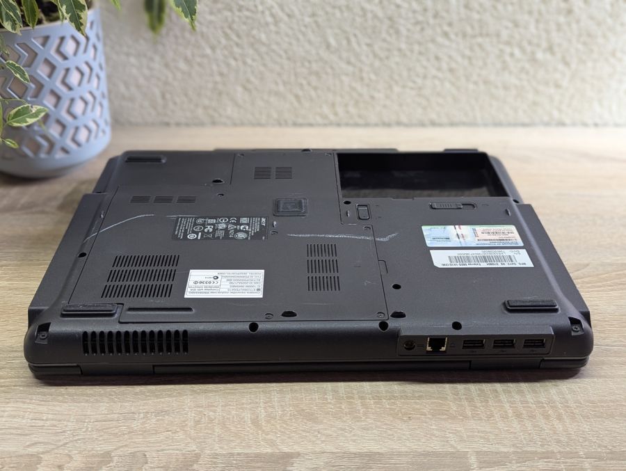 Уцінка! Ноутбук Б/В Acer Extensa 5620, Intel Core 2 Duo T5250, DDR2 3 GB, SSD 128GB, Intel Standard VGA Graphics Adapter, 15.6"