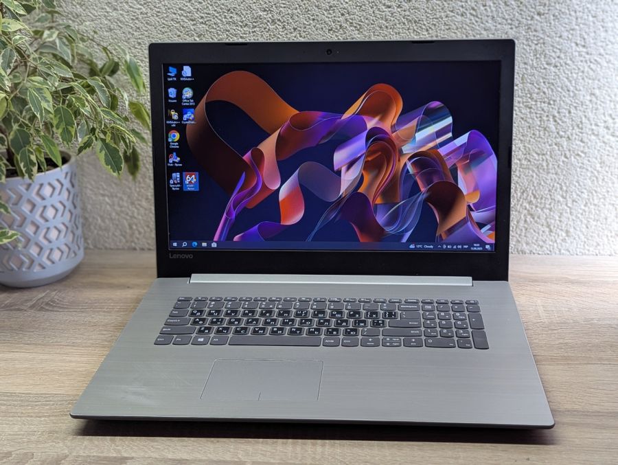 Уцінка! Ноутбук Б/В Lenovo IdeaPad 320-17IKB, Intel Pentium 4415U, DDR4 12 GB, SSD 256GB, 17.3" HD