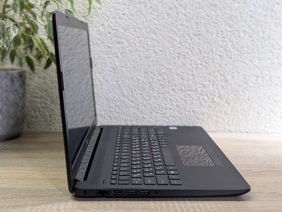 Уцінка! Ноутбук Б/В HP Laptop 15, Intel Core i3-7020U, DDR4 8 GB, SSD 128GB, 15.6" Full HD