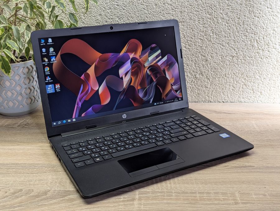 Уцінка! Ноутбук Б/В HP Laptop 15, Intel Core i3-7020U, DDR4 8 GB, SSD 128GB, 15.6" Full HD