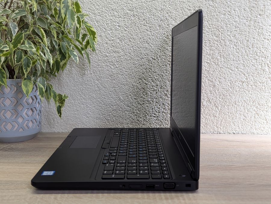 Ноутбук Б/В Dell Latitude 5580, Intel Core i5-6300U, DDR4 8 GB, SSD 128GB, 15.6" Full HD