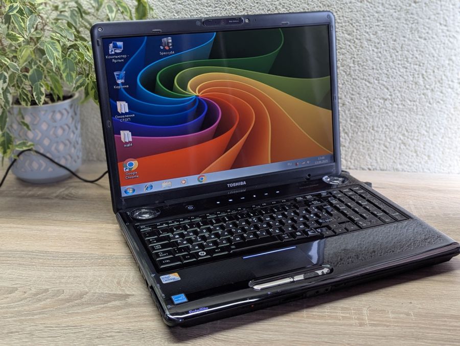 Уцінка! Ноутбук Б/В Toshiba Satellite P 300, Intel Core 2 Duo T6400, DDR2 4 GB, SSD 128GB + HDD 380GB, Radeon HD 4500, 17.1" HD