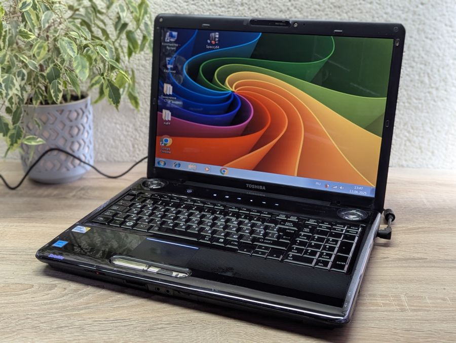 Уцінка! Ноутбук Б/В Toshiba Satellite P 300, Intel Core 2 Duo T6400, DDR2 4 GB, SSD 128GB + HDD 380GB, Radeon HD 4500, 17.1" HD