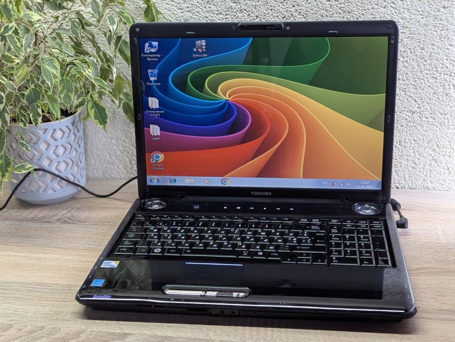 Уцінка! Ноутбук Б/В Toshiba Satellite P 300, Intel Core 2 Duo T6400, DDR2 4 GB, SSD 128GB + HDD 380GB, Radeon HD 4500, 17.1" HD