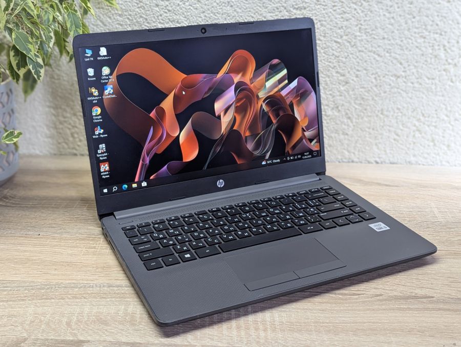 Уцінка! Ноутбук Б/В HP Notebook 240 G8, Intel Core i3-1005G1, DDR4 16 GB, SSD 256GB, 14" Full HD