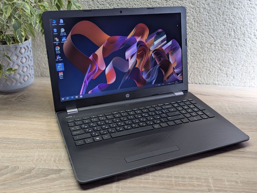Уцінка! Ноутбук Б/В HP Laptop 15, AMD A9-9420, DDR4 8 GB, SSD 128GB, AMD Radeon R5 Graphics, 15.6" Full HD