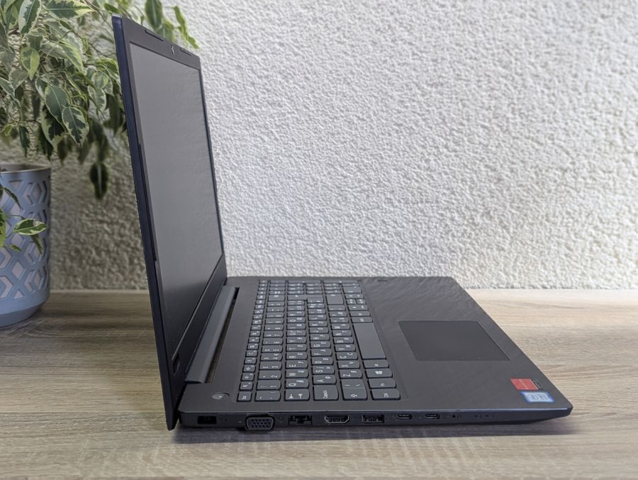 Ноутбук Б/В Lenovo V330-15IKB, Intel Core i7-8550U, DDR4 20 GB, SSD 128GB + HDD 1TB, 15.6" Full HD