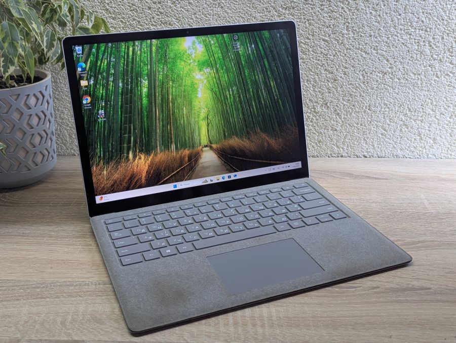 Уцінка! Ноутбук Б/В Microsoft Surface Laptop, Intel Core i5-7300U, DDR4 8 GB, SSD 256GB, 14" Full HD Сенсор