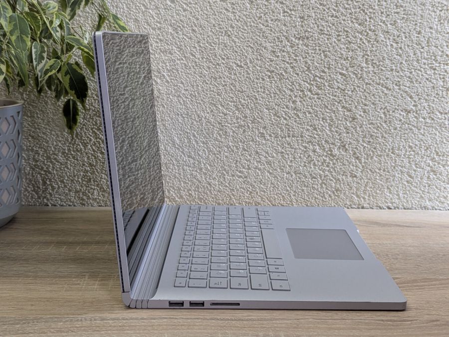 Ноутбук Б/В Microsoft Surface Book 2, Intel Core i7-8652U, DDR4 16 GB, SSD 500GB, NVIDIA GeForce GTX 1050 2Gb, 14" Full HD Сенсор