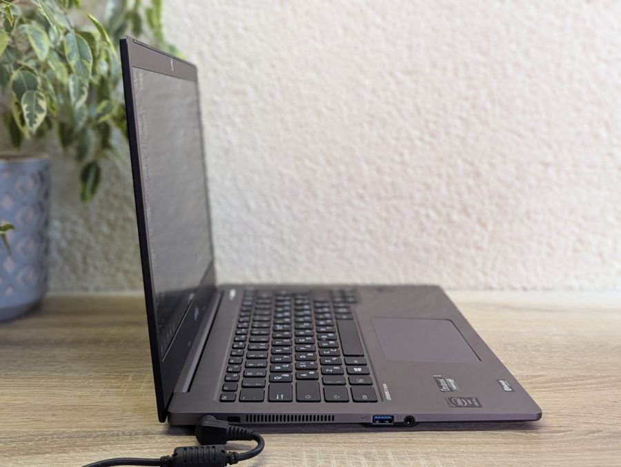 Уцінка! Ноутбук Б/В Fujitsu U904, Intel Core i5-4300U, DDR3 6 GB, SSD 128GB, 14" (3200x1800)