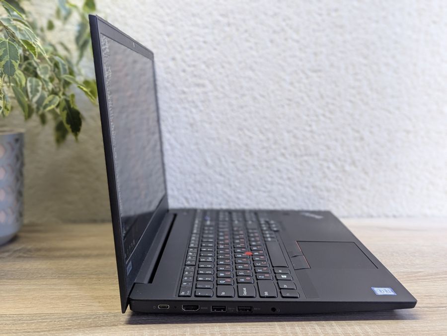 Уцінка! Ноутбук Б/В Lenovo ThinkPad E590, Intel Core i5-8250U, DDR4 16 GB, SSD 256GB, 15.6" Full HD