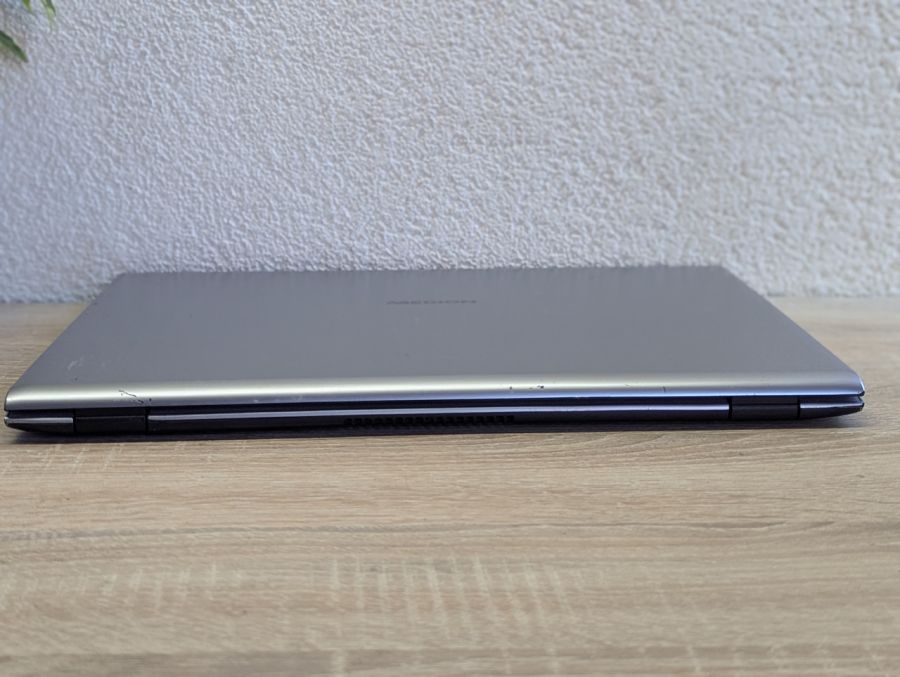 Уцінка! Ноутбук Б/В Medion Akoya S6426, Intel Core i5-8250U, DDR4 16 GB, SSD 128GB + HDD 500GB, 15.6" Full HD
