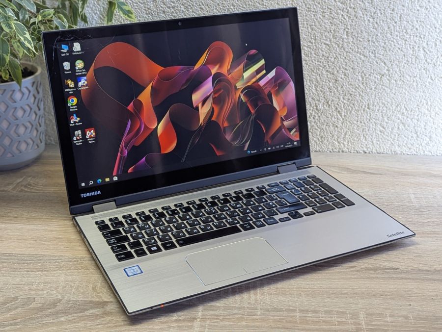 Уцінка! Ноутбук Б/В Toshiba Satellite Radius 15 P50W-C-10V, Intel Core i5-6200U, DDR3 8 GB, SSD 128GB, 15.6" Full HD