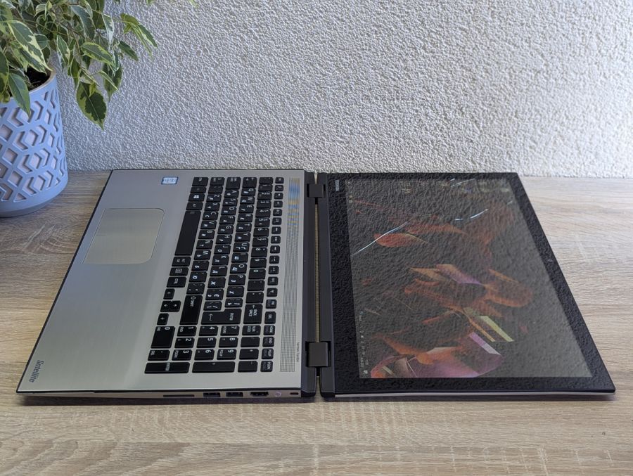 Уцінка! Ноутбук Б/В Toshiba Satellite Radius 15 P50W-C-10V, Intel Core i5-6200U, DDR3 8 GB, SSD 128GB, 15.6" Full HD