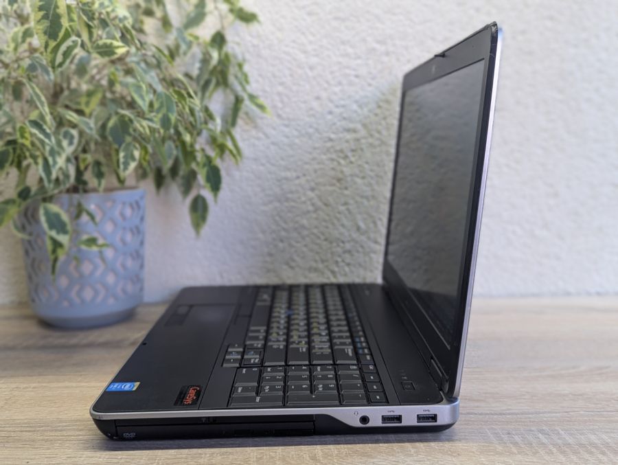 Уцінка! Ноутбук Б/В Dell Latitude E6540, Intel Core i7-4610M, DDR3 8 GB, SSD 128GB, 15.6" Full HD