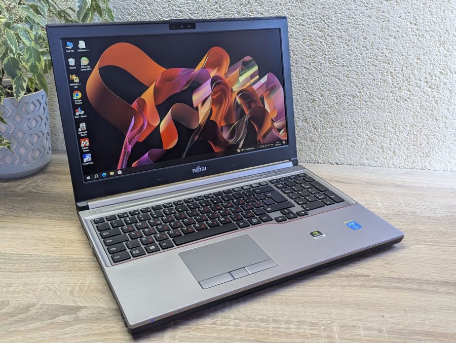 Ноутбук Б/В Fujitsu H730, Intel Core i7-4810MQ, DDR3 16 GB, SSD 256GB, NVIDIA GeForce Quadro, 15.6" Full HD