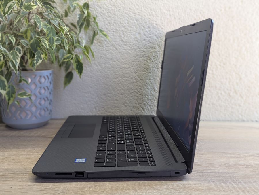 Уцінка! Ноутбук Б/В HP 250 G7, Intel Core i5-8265U, DDR4 16 GB, SSD 256GB, 15.6" UHD
