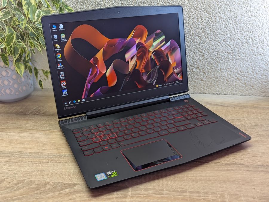 Уцінка! Ноутбук Б/В Lenovo Y520-15IKBN, Intel Core i7-7700HQ, DDR4 32 GB, SSD 128GB + HDD 1TB, NVIDIA GeForce GTX 1050 4Gb, 15.6" Full HD