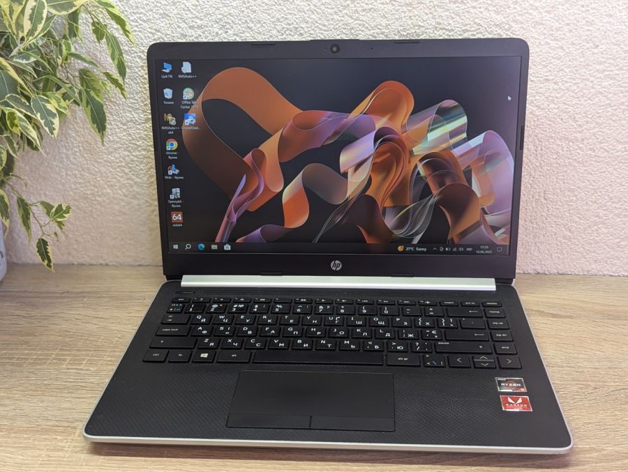 Уцінка! Ноутбук Б/В HP Laptop 14, AMD Ryzen 5 Mobile 3500U, DDR4 8 GB, SSD 128G, AMD Radeon Vega, 14" Full HD