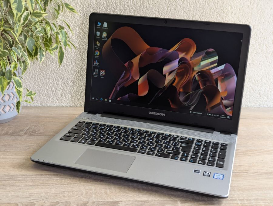 Уцінка! Ноутбук Б/В Medion Akoya E6422, Intel Core i3-6100U, DDR3 8 GB, SSD 128GB + HDD 5000GB, 15.6" Full HD