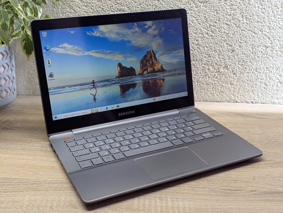 Уцінка! Ноутбук Б/В Samsung 740U, Intel Core i5-3337U, DDR3 6 GB, SSD 128GB, AMD Radeon HD 8500M, 14" Full HD