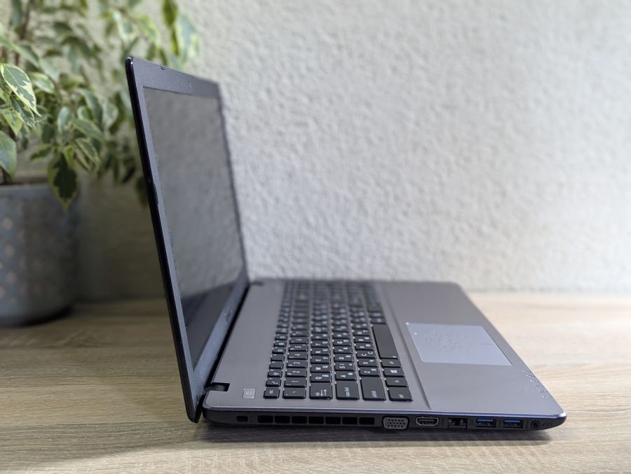 Уцінка! Ноутбук Б/В ASUS X550Z, AMD A10-7400P, DDR3 12 GB, SSD 128GB, AMD Radeon R6, 15.6" Full HD