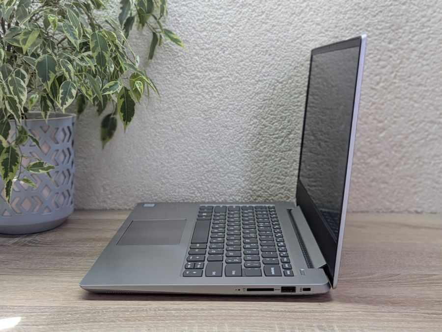 Уцінка! Ноутбук Б/В Lenovo IdeaPad 330S-14IKB, Intel Core i5-8250U, DDR4 20 GB, SSD 256GB, 14" Full HD