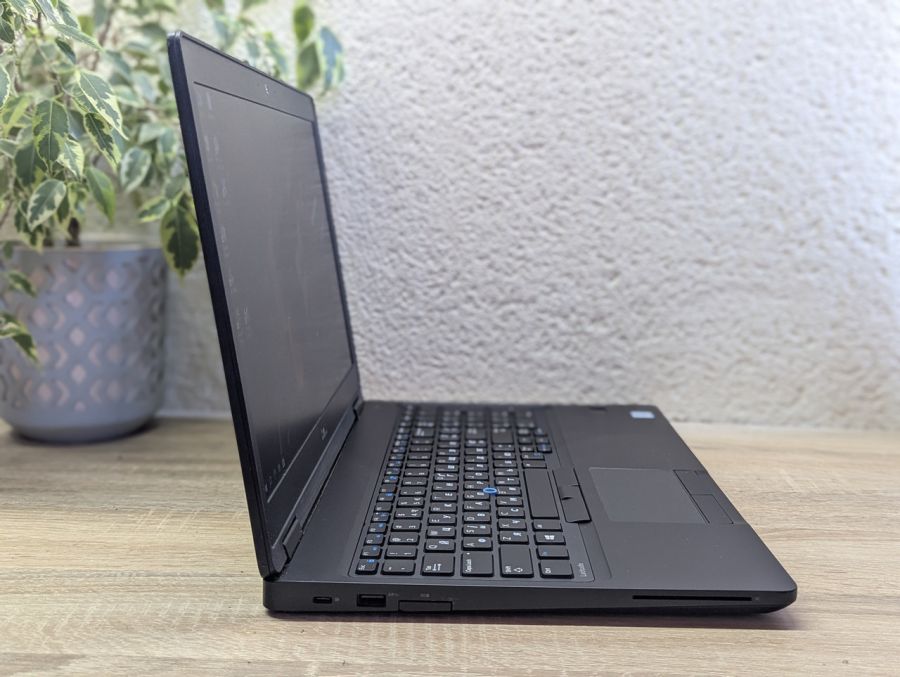 Уцінка! Ноутбук Б/В Dell Latitude 5580, Intel Core i5-6300U, DDR4 8 GB, SSD 128GB, 15.6" Full HD